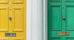 Как подобрать цвет фурнитуры для деревянных дверей