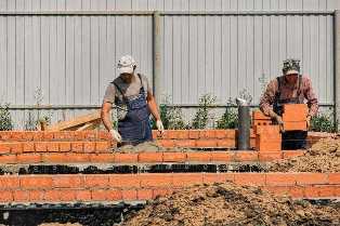 Как выбрать оптимальные строительные материалы для строительства загородного дома?