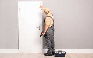 Установка деревянных дверей: профессиональные советы для надежности и безопасности